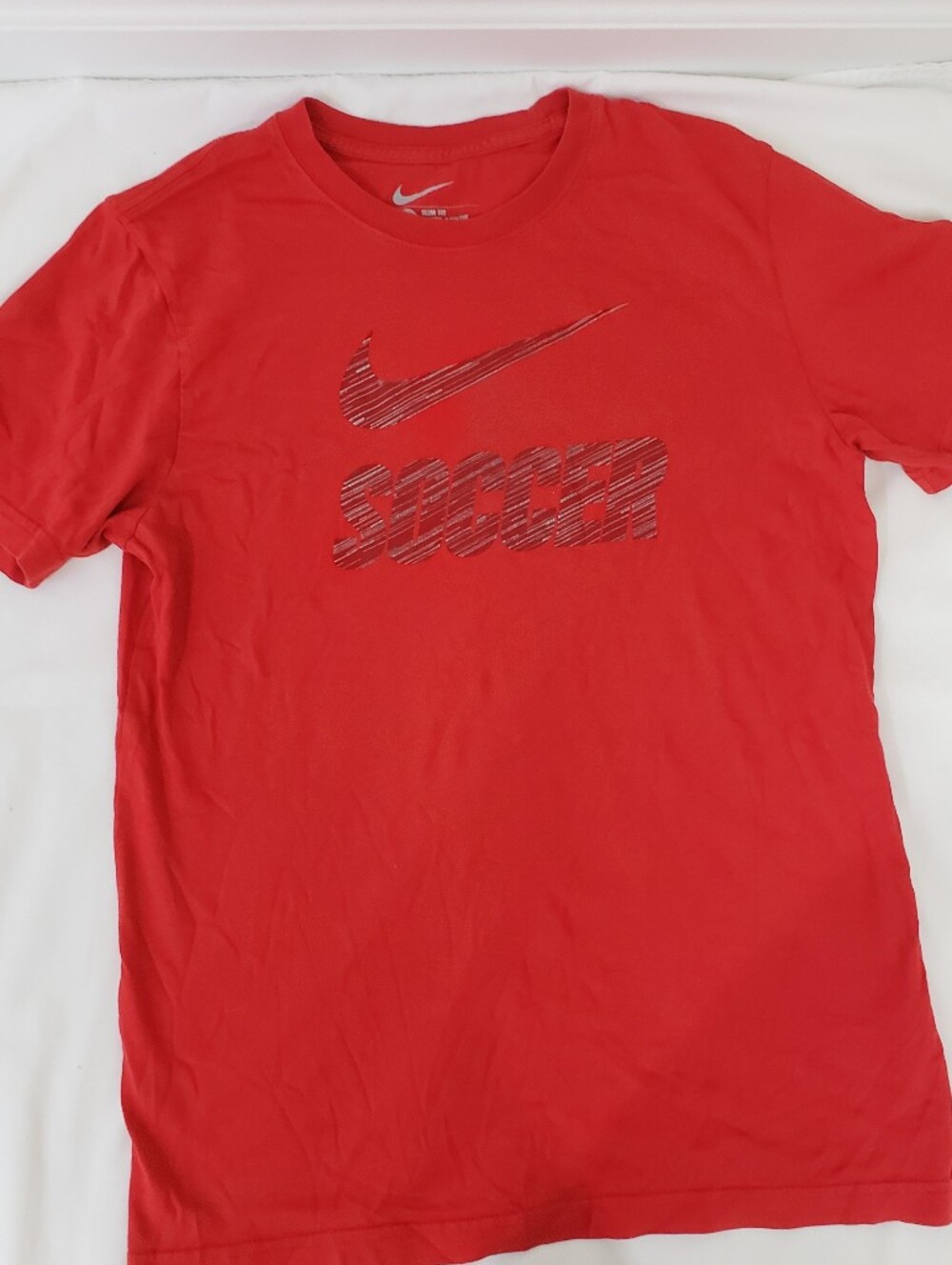 Nike Men's Bright Red Soccer Graphic Swoosh Tee Slim Fit Large